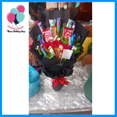 Luxury Mixed Chocolate & Rose Bouquet