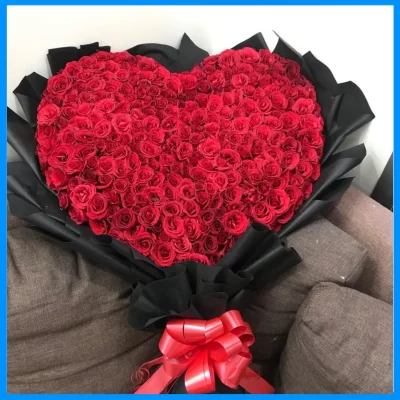 Heart-Shaped Red Rose Bouquet in Karachi | Luxury Romantic Flowers
